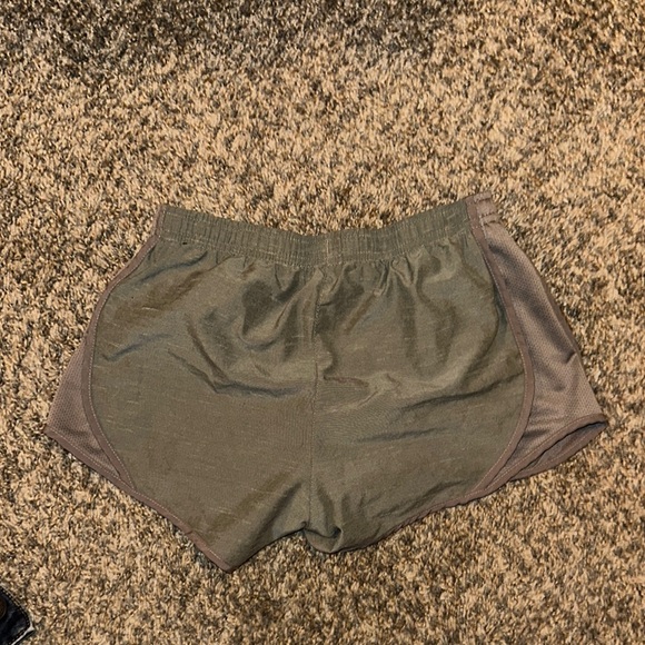 Nike Kids Size M Gray Shorts - Picture 2 of 3